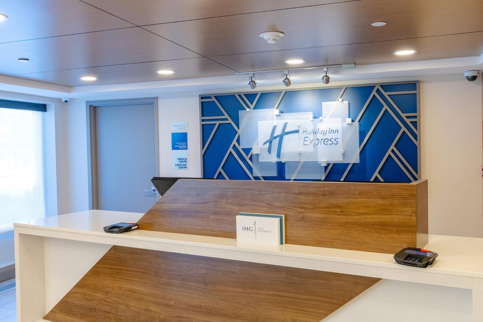 Holiday Inn Express - Neptune By Ihg Εξωτερικό φωτογραφία