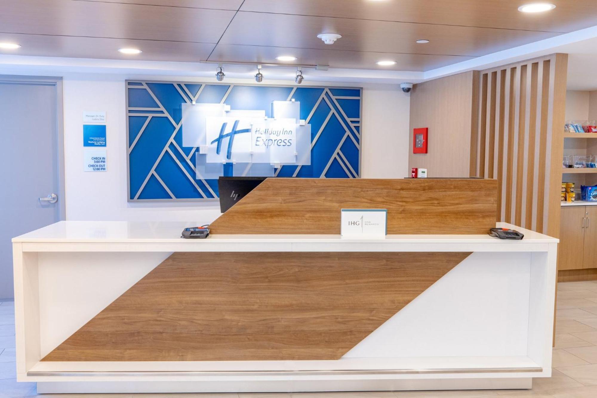 Holiday Inn Express - Neptune By Ihg Εξωτερικό φωτογραφία